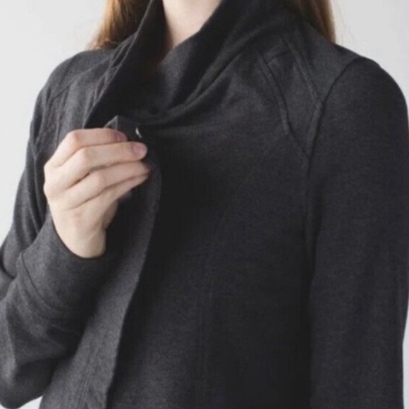 Lululemon Coast Wrap Jacket Top Cowl Neck One Button Pockets Mod Black size 2 - Picture 2 of 14